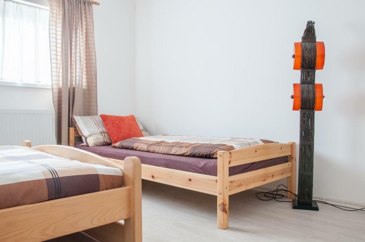 Апартаменты Apartman Zeleznice Экстерьер фото